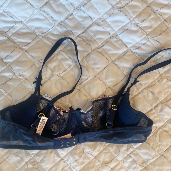 Victoria’s Secret Lace Bra - Picture 2 of 2